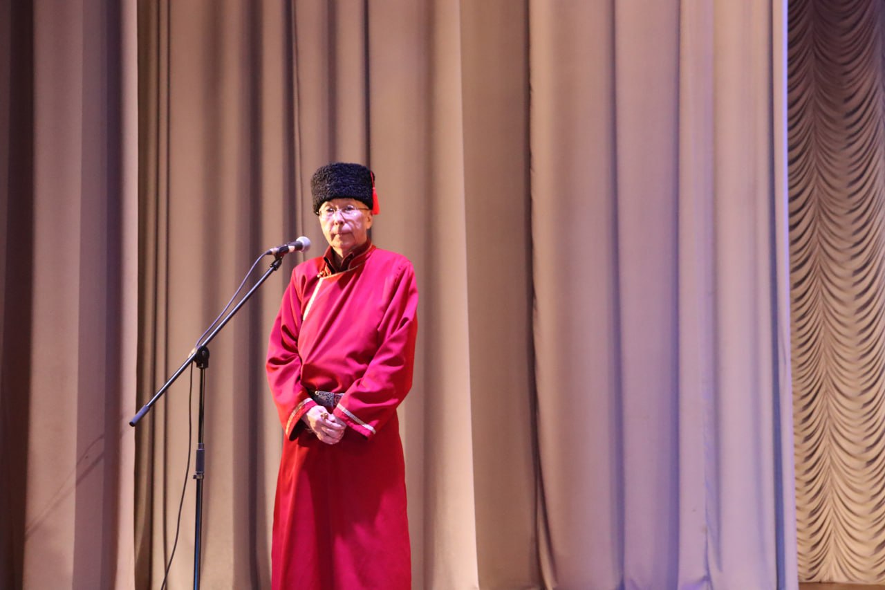 Во время визита делегации Республики Калмыкия в Антрацитовский муниципальный округ участников Специальной военной операции из региона-шефа поздравили с Днём Конституции РФ и национальным праздником Зул Во время визита делегации Республики Калмыкия в Антрацитовский муниципальный округ участников Специальной военной операции из региона-шефа поздравили с Днём Конституции РФ и национальным праздником Зул