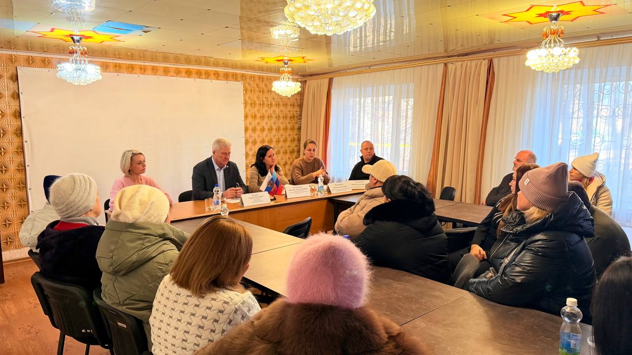 Сергей Козенко: Провел встречу в городе Суходольске с семьями Героев – участников специальной военной операции, погибших при защите Отечества Сергей Козенко: Провел встречу в городе Суходольске с семьями Героев – участников специальной военной операции, погибших при защите Отечества