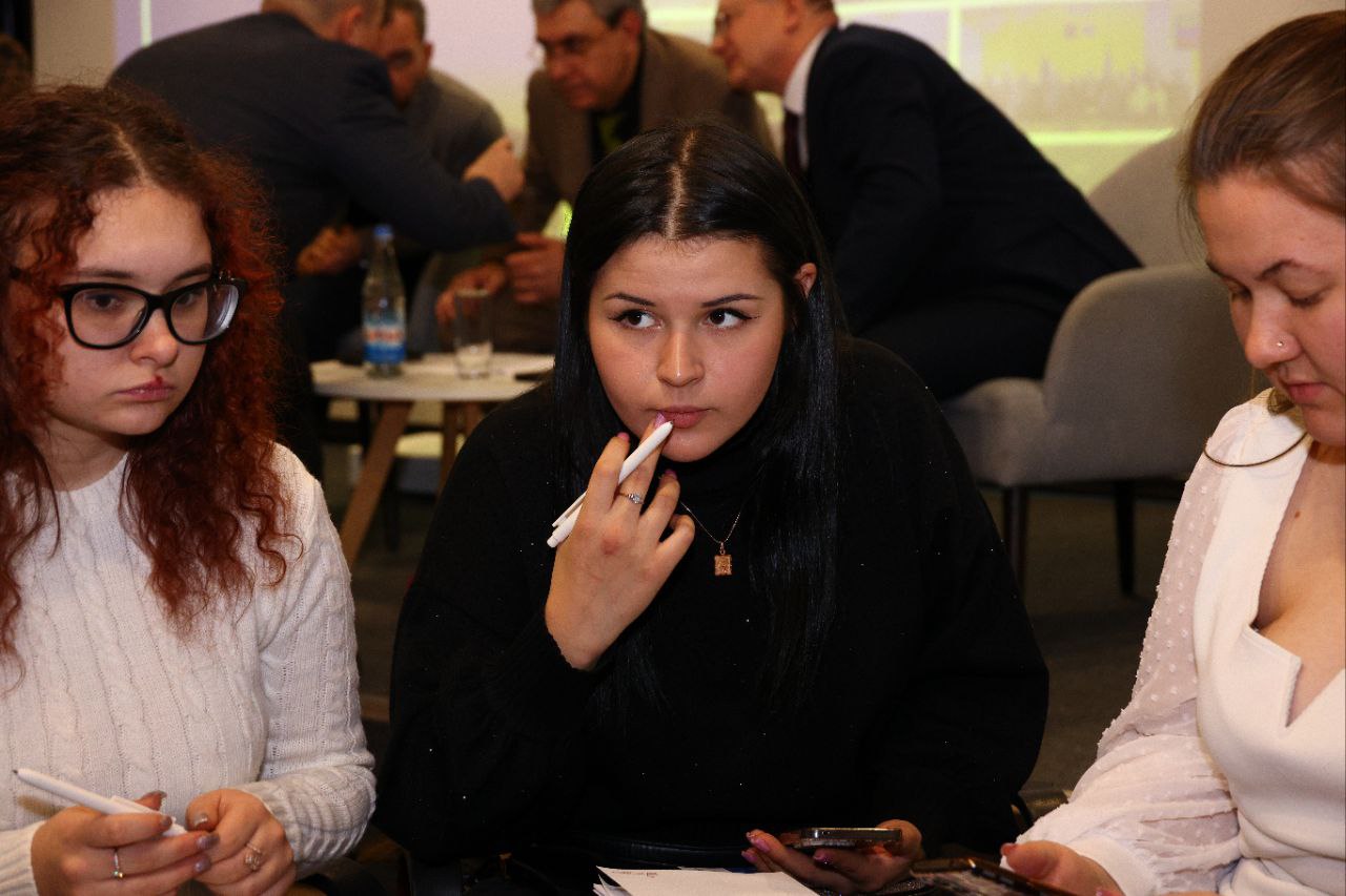 Галина Дуброва: Молодежь – наше будущее!. В качестве эксперта приняла участие в образовательном форуме "Школа молодого политика", организованном Народным Советом ЛНР и Молодежным Парламентом при Народном Совете ЛНР Галина Дуброва: Молодежь – наше будущее!. В качестве эксперта приняла участие в образовательном форуме "Школа молодого политика", организованном Народным Советом ЛНР и Молодежным Парламентом при Народном Совете ЛНР