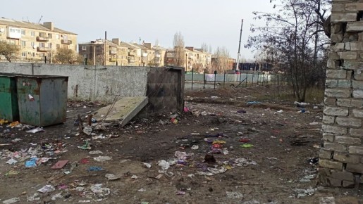 Работа коммунальных служб. Сегодня работники МУП «Экотранс» провели работу на трёх городских площадках накопления отходов