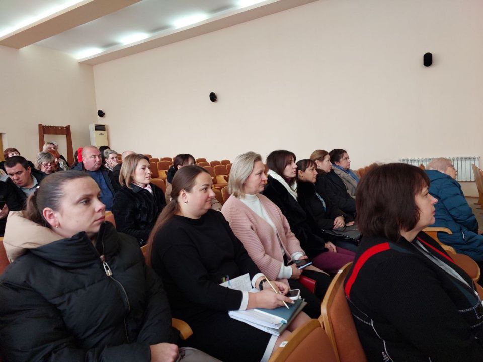 По инициативе Совета городского округа город Алчевск 15 декабря состоялись публичные слушания по теме: «Обсуждение принятия проекта решения Совета городского округа город Алчевск «О принятии Устава муниципального образования... По инициативе Совета городского округа город Алчевск 15 декабря состоялись публичные слушания по теме: «Обсуждение принятия проекта решения Совета городского округа город Алчевск «О принятии Устава муниципального образования...