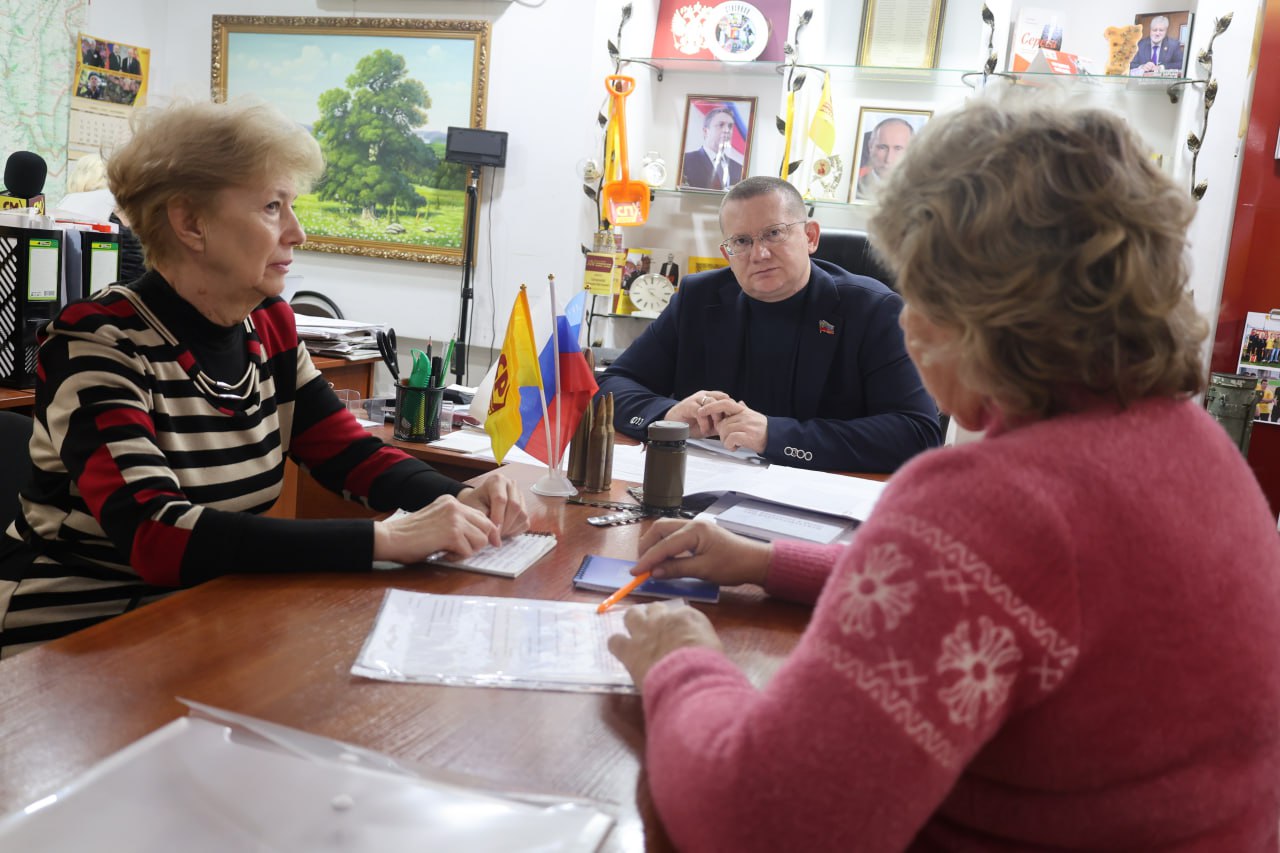 Парламентарии содействуют жителям республики в решении волнующих их вопросов Парламентарии содействуют жителям республики в решении волнующих их вопросов