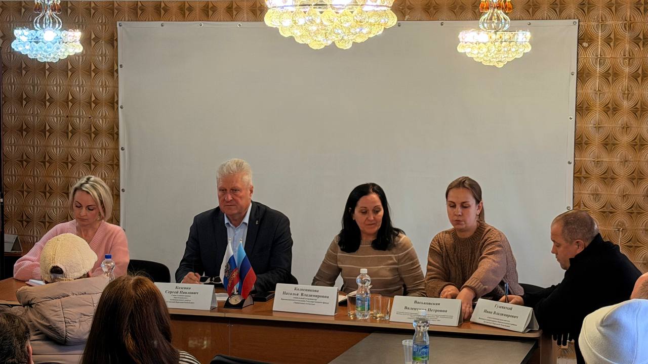 Сергей Козенко: Провел встречу в городе Суходольске с семьями Героев – участников специальной военной операции, погибших при защите Отечества Сергей Козенко: Провел встречу в городе Суходольске с семьями Героев – участников специальной военной операции, погибших при защите Отечества