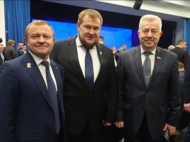 В ходе заседания Генерального совета партии «Единая Россия» состоялась очередная встреча председателя Луганского республиканского отделения «ОПОРЫ РОССИИ» Дениса Колесникова с президентом организации Александром Калининым