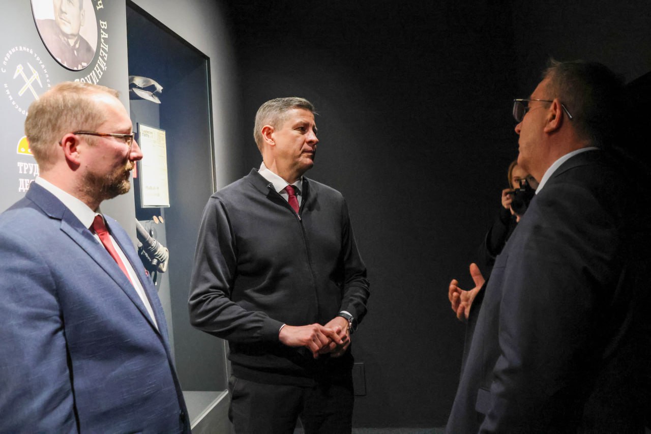 Вместе с Председателем Правительства ЛНР Егором Ковальчуком посетили Перевальский районный исторический музей Вместе с Председателем Правительства ЛНР Егором Ковальчуком посетили Перевальский районный исторический музей