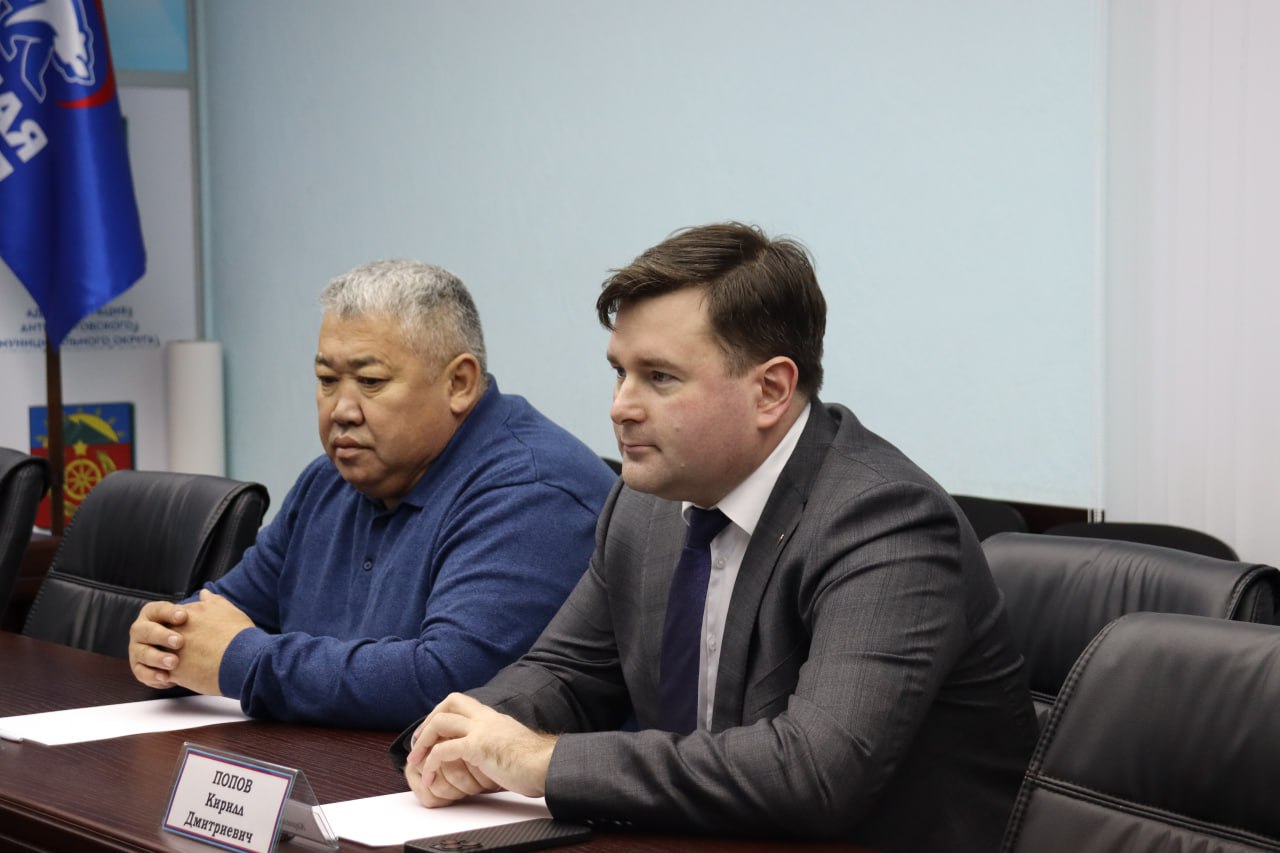 Сергей Саенко: Провел рабочую встречу с руководителем Администрации Главы Республики Калмыкия Кириллом Поповым, который совместно с главой Яшкульского районного муниципального образования Борой Эдгеевым и главой... Сергей Саенко: Провел рабочую встречу с руководителем Администрации Главы Республики Калмыкия Кириллом Поповым, который совместно с главой Яшкульского районного муниципального образования Борой Эдгеевым и главой...