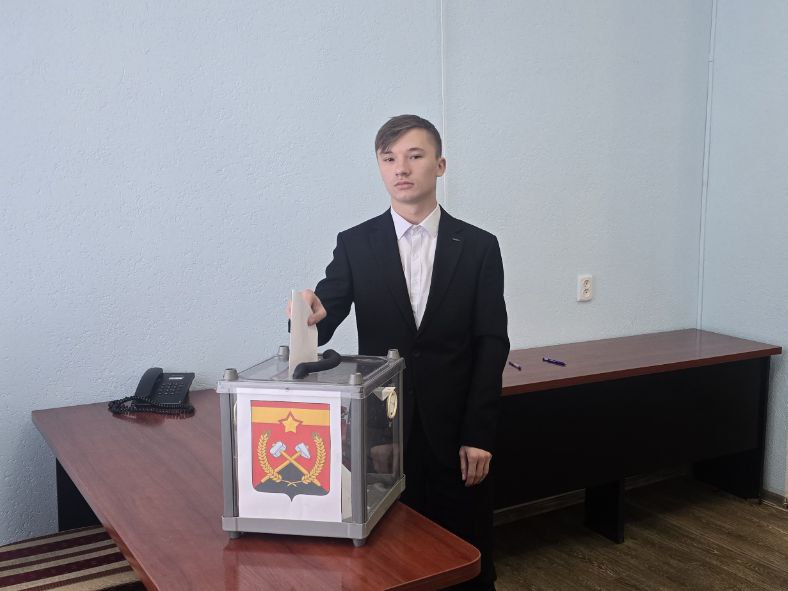 В Краснодонском муниципальном округе сформирована молодёжная избирательная комиссия В Краснодонском муниципальном округе сформирована молодёжная избирательная комиссия