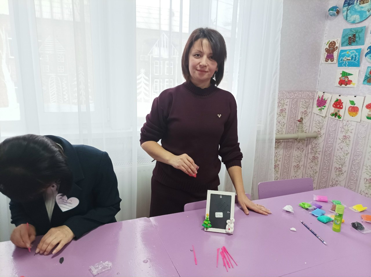 В Лутугинском Доме детского и юношеского творчества прошел форум «Родные – любимые» В Лутугинском Доме детского и юношеского творчества прошел форум «Родные – любимые»