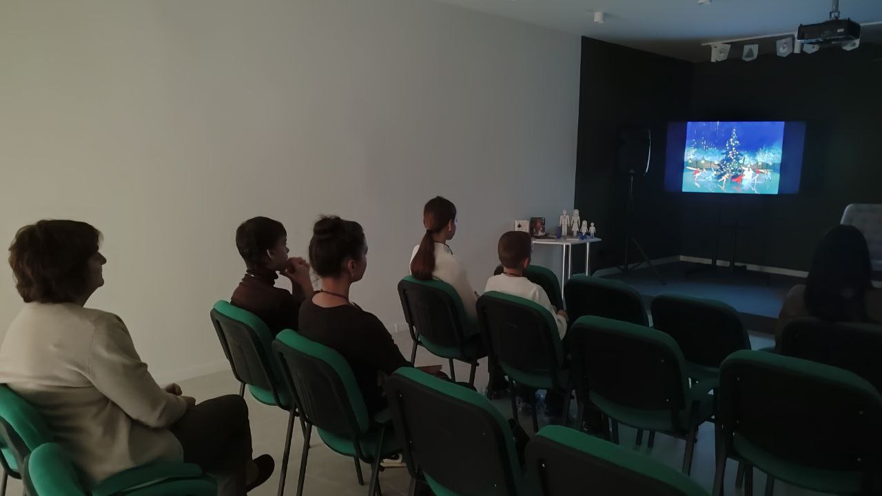 "Библиопортал" стал площадкой для акции «Новогодние семейные чтения вслух. Живая классика» "Библиопортал" стал площадкой для акции «Новогодние семейные чтения вслух. Живая классика»