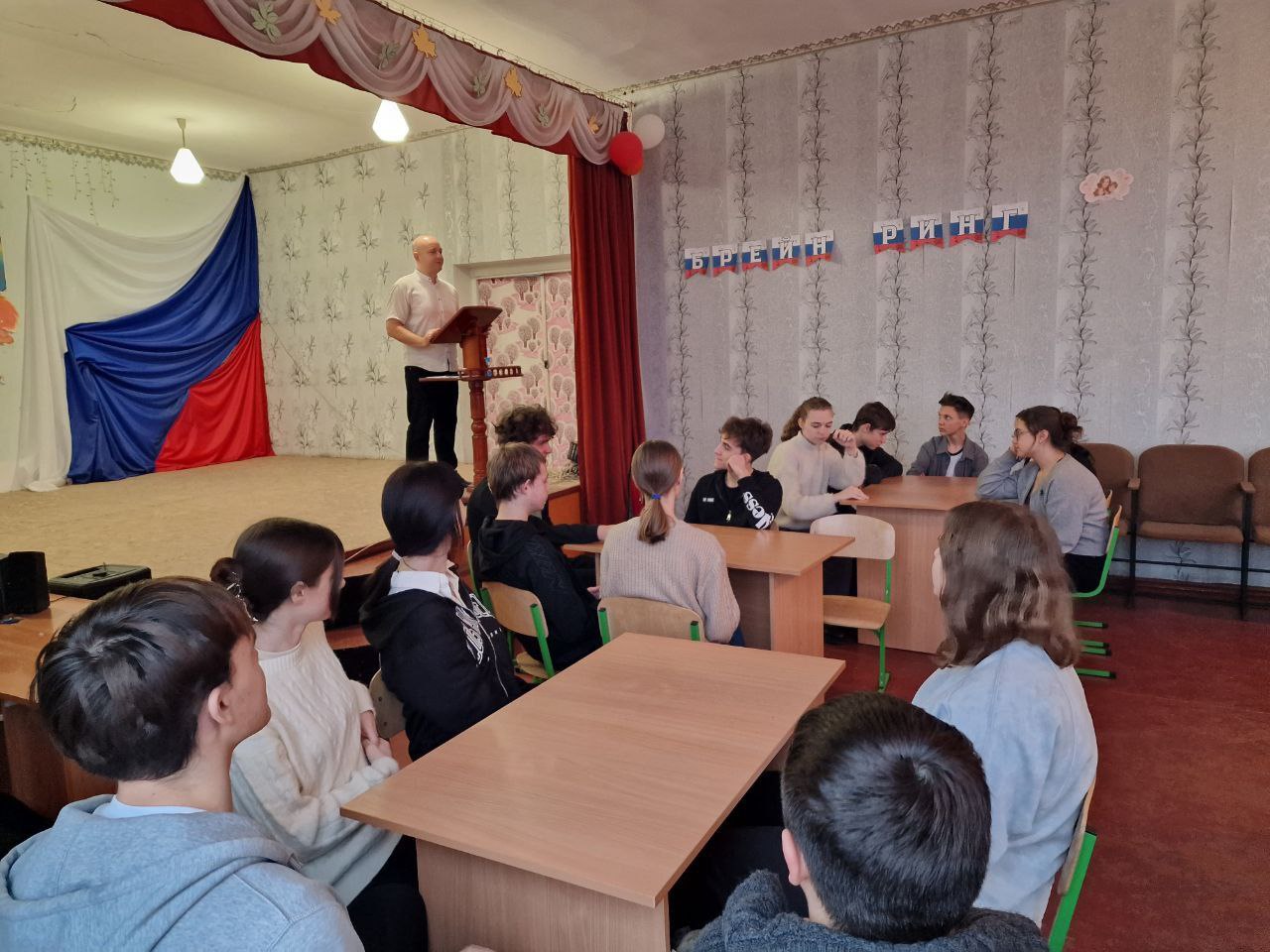 В "Станично-Луганской средней школе имени Грекова П.М."прошёл брейнринг ко Дню Конституции под названием «Законы России» В "Станично-Луганской средней школе имени Грекова П.М."прошёл брейнринг ко Дню Конституции под названием «Законы России»