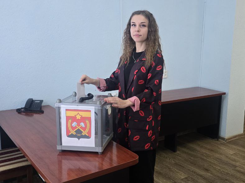 В Краснодонском муниципальном округе сформирована молодёжная избирательная комиссия В Краснодонском муниципальном округе сформирована молодёжная избирательная комиссия