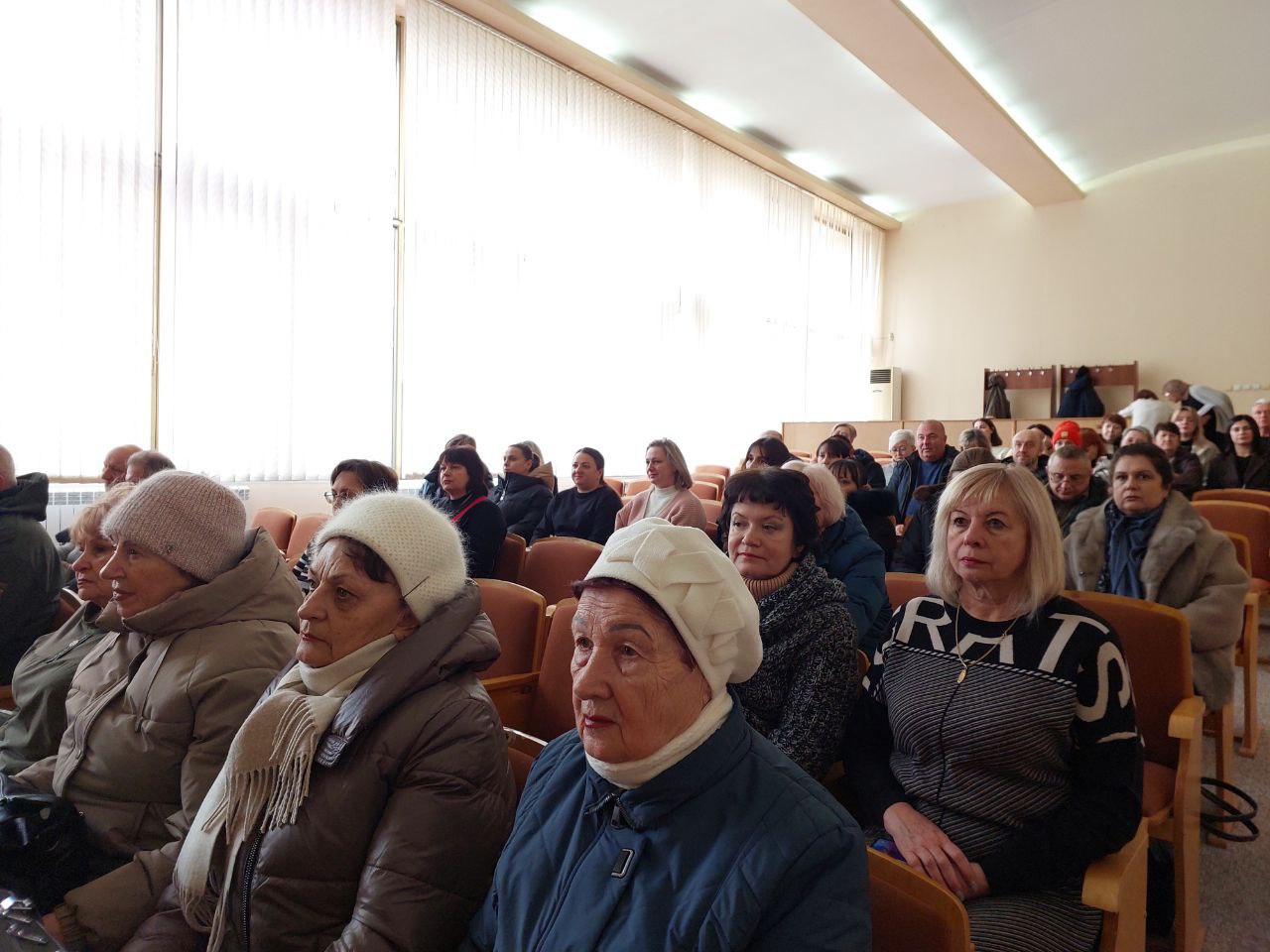 По инициативе Совета городского округа город Алчевск 15 декабря состоялись публичные слушания по теме: «Обсуждение принятия проекта решения Совета городского округа город Алчевск «О принятии Устава муниципального образования... По инициативе Совета городского округа город Алчевск 15 декабря состоялись публичные слушания по теме: «Обсуждение принятия проекта решения Совета городского округа город Алчевск «О принятии Устава муниципального образования...