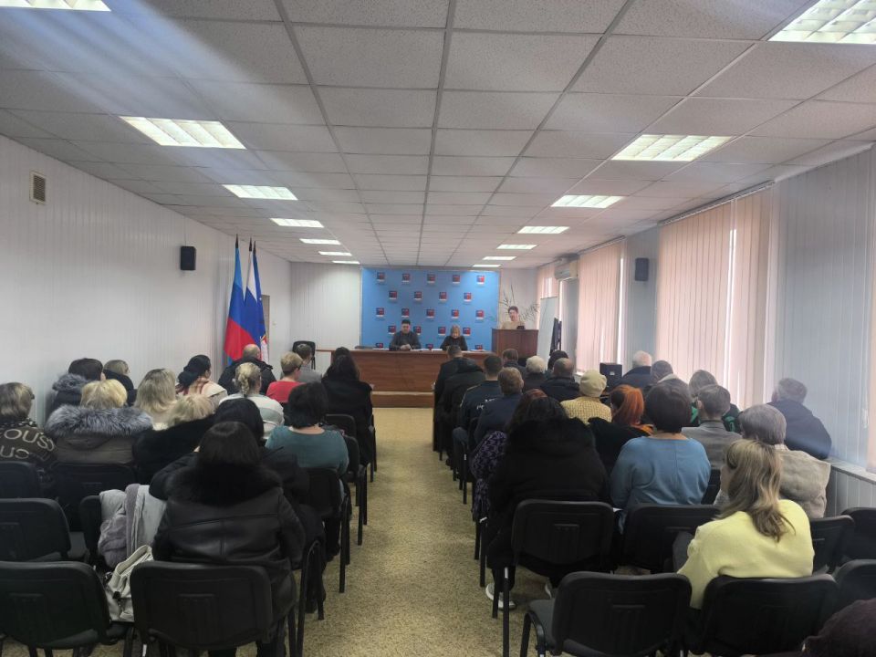 Альберт Зинченко: Сегодня совместно с председателем Совета Станично-Луганского МО Татьяной Пономаревой принял участие в публичных слушаниях на тему: «Обсуждение принятия проекта Устава муниципального образования... Альберт Зинченко: Сегодня совместно с председателем Совета Станично-Луганского МО Татьяной Пономаревой принял участие в публичных слушаниях на тему: «Обсуждение принятия проекта Устава муниципального образования...