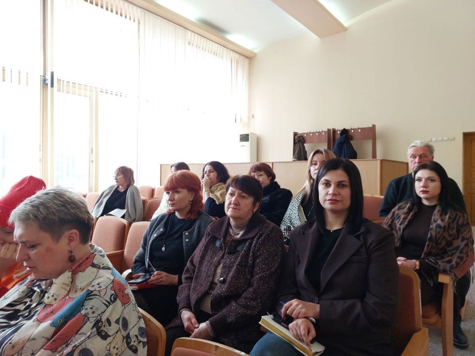 По инициативе Совета городского округа город Алчевск 15 декабря состоялись публичные слушания по теме: «Обсуждение принятия проекта решения Совета городского округа город Алчевск «О принятии Устава муниципального образования... По инициативе Совета городского округа город Алчевск 15 декабря состоялись публичные слушания по теме: «Обсуждение принятия проекта решения Совета городского округа город Алчевск «О принятии Устава муниципального образования...