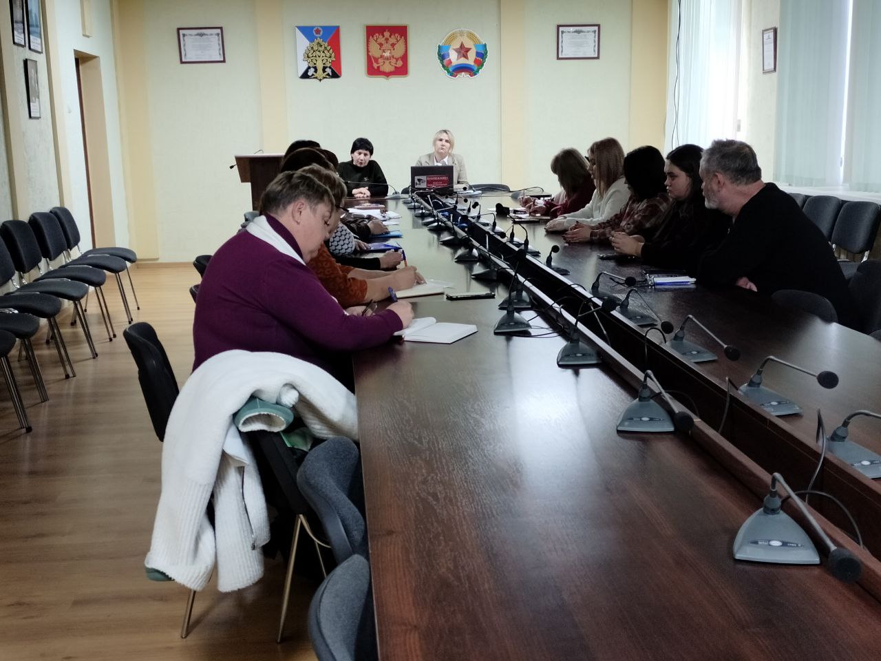 Сегодня в Администрации городского округа город Ровеньки состоялось совещание с участием заместителя Главы Администрации городского округа город Ровеньки Ольги Орловой, руководителя ДоброЦентра Ровеньковского... Сегодня в Администрации городского округа город Ровеньки состоялось совещание с участием заместителя Главы Администрации городского округа город Ровеньки Ольги Орловой, руководителя ДоброЦентра Ровеньковского...