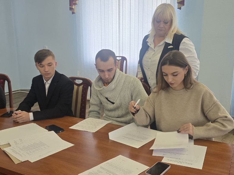 В Краснодонском муниципальном округе сформирована молодёжная избирательная комиссия В Краснодонском муниципальном округе сформирована молодёжная избирательная комиссия