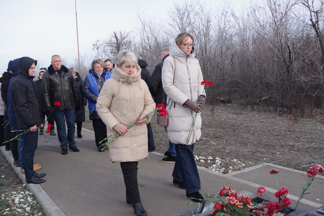 Сергей Крамаренко: Сегодня в поселке Металлист провели митинг-реквием в память о журналистах, погибших при исполнении долга Сергей Крамаренко: Сегодня в поселке Металлист провели митинг-реквием в память о журналистах, погибших при исполнении долга