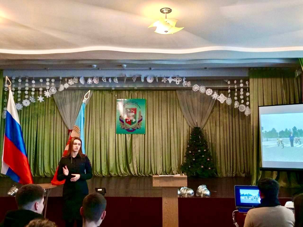 Сотрудники Центра ДиТН, ПБДД ГИБДД МВД по ЛНР принимают активное участие в информировании молодежи о важности соблюдения ПДД и недопущении нарушений Сотрудники Центра ДиТН, ПБДД ГИБДД МВД по ЛНР принимают активное участие в информировании молодежи о важности соблюдения ПДД и недопущении нарушений