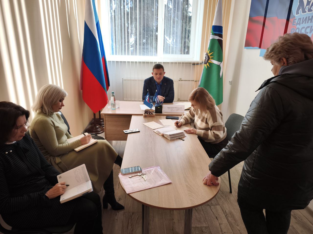 Евгений Морозов: Рабочий день начал с диалога с жителями Евгений Морозов: Рабочий день начал с диалога с жителями