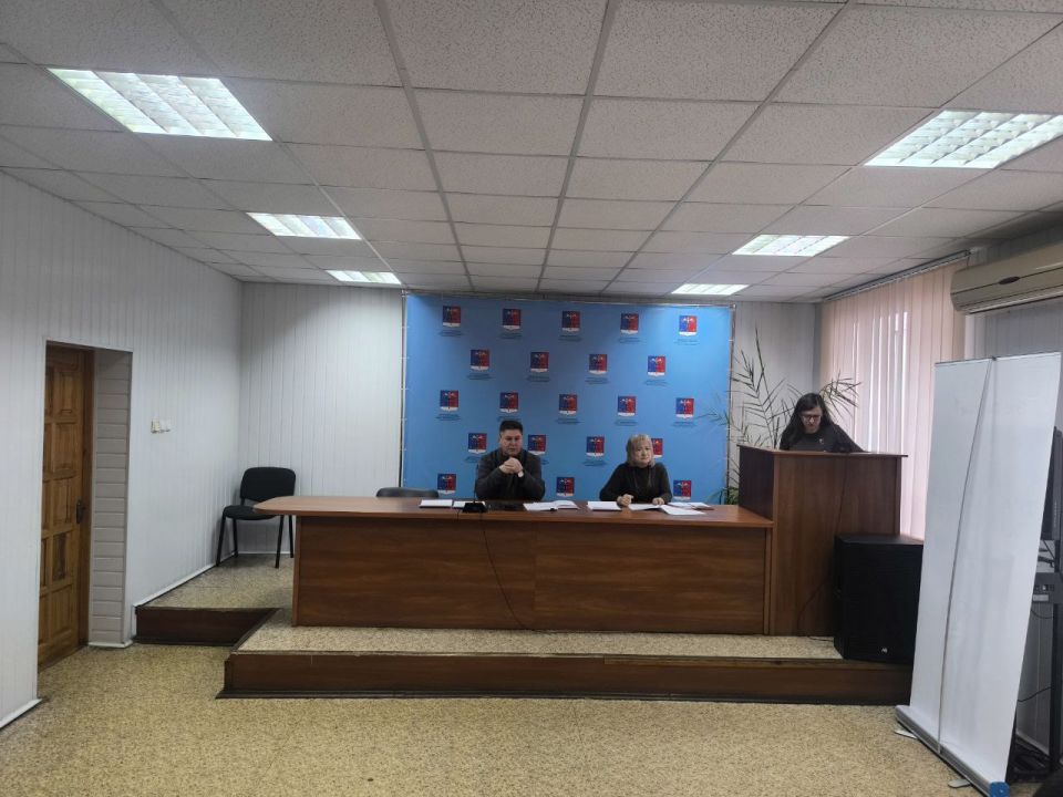 Альберт Зинченко: Сегодня совместно с председателем Совета Станично-Луганского муниципального округа Татьяной Пономаревой провели аппаратное совещание с руководителями структурных подразделений, учреждений и предприятий... Альберт Зинченко: Сегодня совместно с председателем Совета Станично-Луганского муниципального округа Татьяной Пономаревой провели аппаратное совещание с руководителями структурных подразделений, учреждений и предприятий...