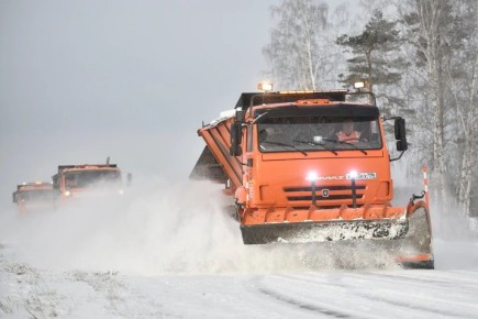 Дорожники ЛНР все выходные боролись с последствиями непогоды