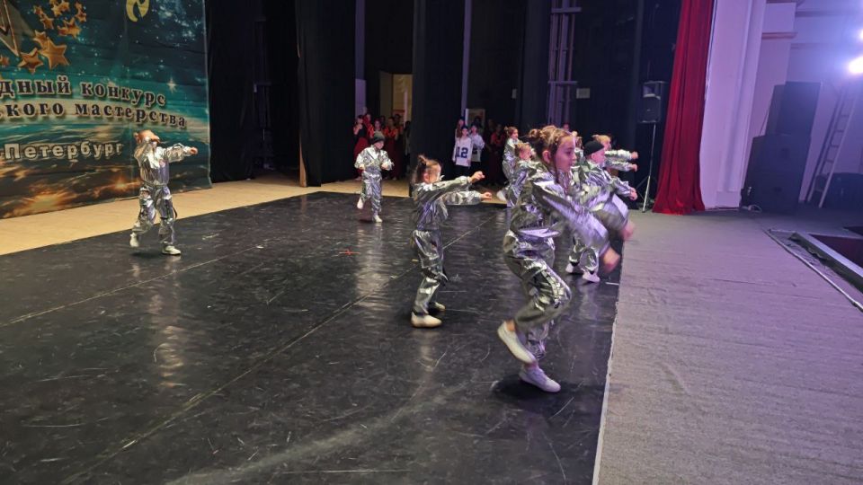 Коллектив SDS танца «Dangerous» под руководством Мельниковой Ольги Викторовны, представляющий Дом культуры им. Горького пгт Ясеновский, триумфально выступил на Международном конкурсе исполнительского мастерства «Звездное... Коллектив SDS танца «Dangerous» под руководством Мельниковой Ольги Викторовны, представляющий Дом культуры им. Горького пгт Ясеновский, триумфально выступил на Международном конкурсе исполнительского мастерства «Звездное...