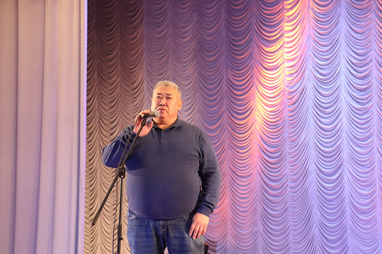 Во время визита делегации Республики Калмыкия в Антрацитовский муниципальный округ участников Специальной военной операции из региона-шефа поздравили с Днём Конституции РФ и национальным праздником Зул Во время визита делегации Республики Калмыкия в Антрацитовский муниципальный округ участников Специальной военной операции из региона-шефа поздравили с Днём Конституции РФ и национальным праздником Зул