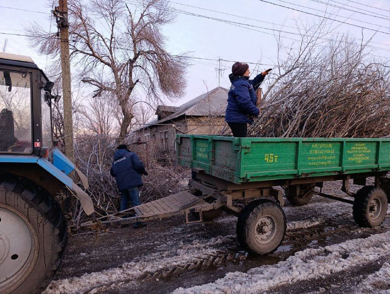 Коммунальные службы проводят работы на территории города Коммунальные службы проводят работы на территории города