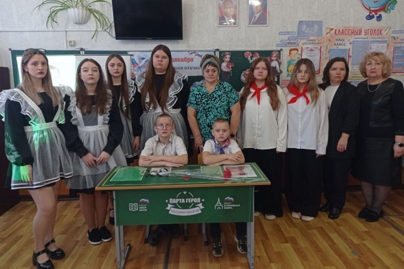 В Червонопартизанской СШ №2 состоялось открытие Парты Героя, посвященной памяти отца обучающихся школы Александру Гриве В Червонопартизанской СШ №2 состоялось открытие Парты Героя, посвященной памяти отца обучающихся школы Александру Гриве