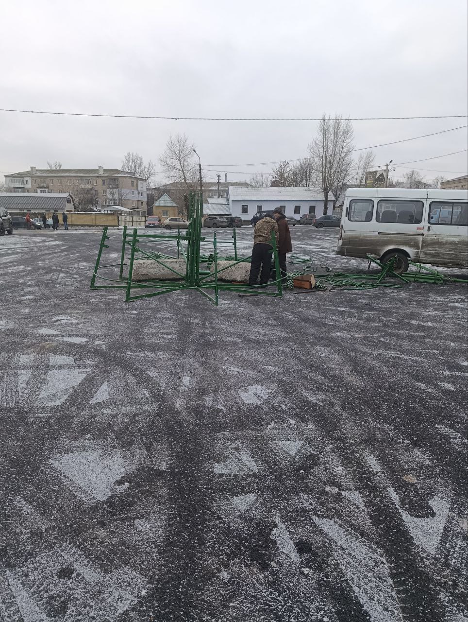 Андрей Рубанцов: В Ровеньках приступили к монтажу главной новогодней ёлки