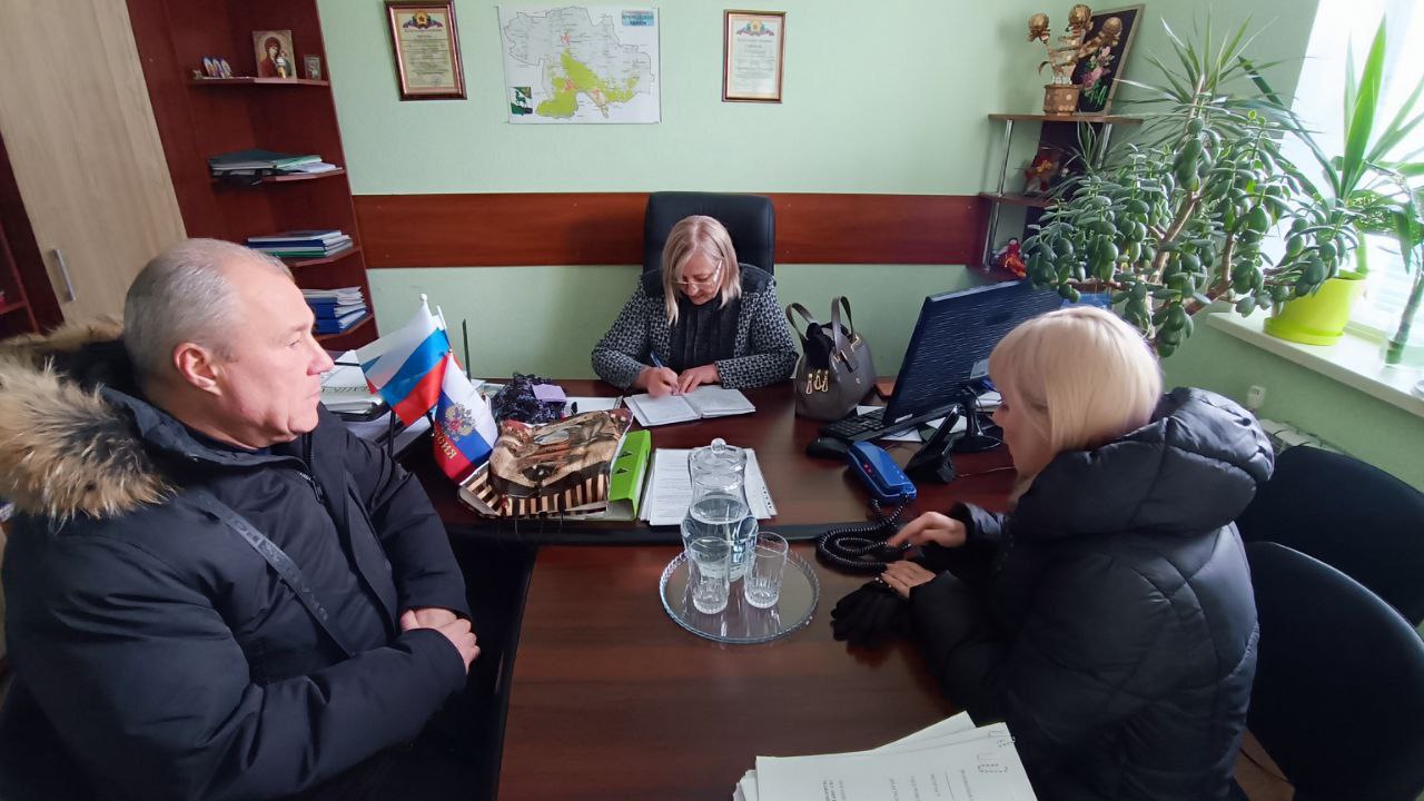 Вместе с Уполномоченным по правам ребёнка ЛНР Инной Швенк посетили прифронтовую Кременную Вместе с Уполномоченным по правам ребёнка ЛНР Инной Швенк посетили прифронтовую Кременную