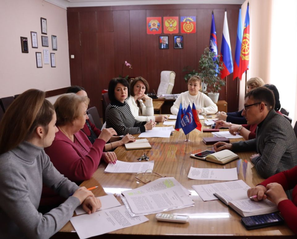 Под председательством Виктории Сошиной в Администрации округа прошло первое заседание оргкомитета по организации и проведению публичных слушаний на территории Антрацитовского муниципального округа