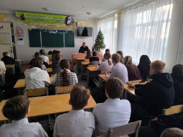 Сотрудники Госавтоинспекции проводят уроки дорожной безопасности для школьников