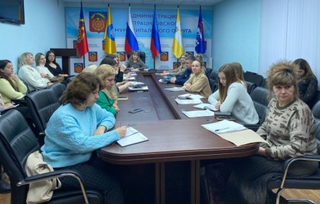 В Администрации Антрацитовского муниципального округа под председательством Натальи Шаталовой состоялось заседание круглого стола, по актуальной проблеме предупреждения и профилактики бродяжничества и самовольных уходов...