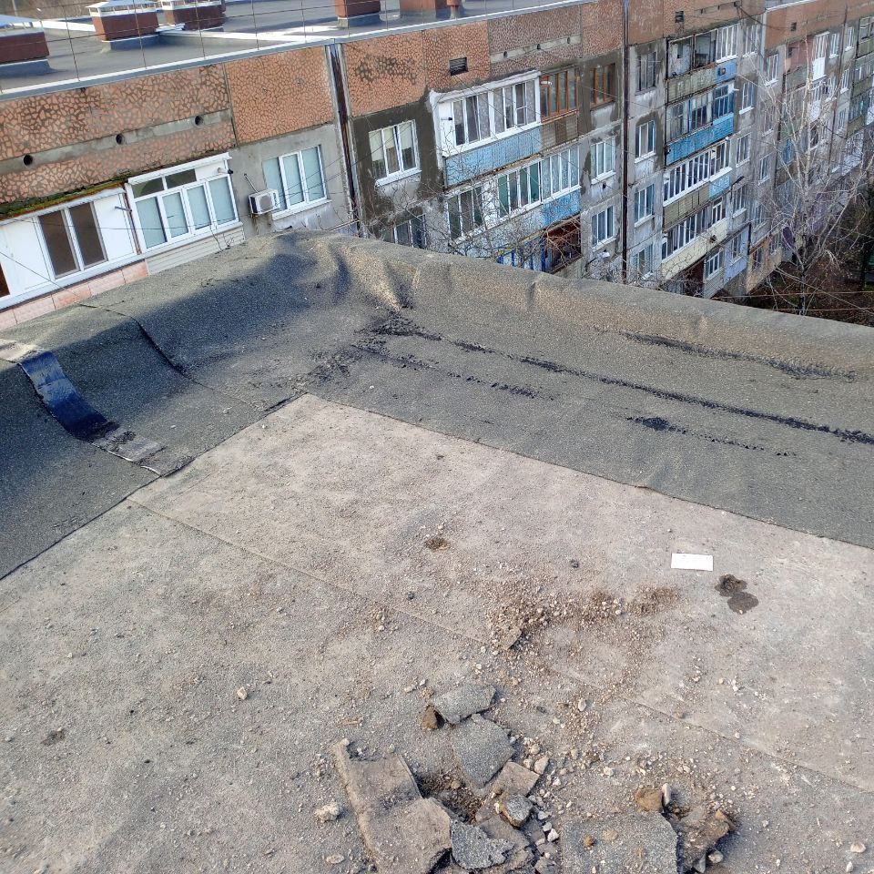 Брянковский филиал НКО «Единый региональный фонд по управлению многоквартирными домами на территории ЛНР» продолжает работы по ремонту кровель многоквартирных домов города Брянковский филиал НКО «Единый региональный фонд по управлению многоквартирными домами на территории ЛНР» продолжает работы по ремонту кровель многоквартирных домов города