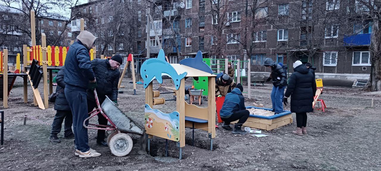 Сергей Крамаренко: Инициативный проект «Детская площадка» был внесен инициативной группой жителей поселка городского типа Лозовский в Администрацию Славяносербского муниципального округа Сергей Крамаренко: Инициативный проект «Детская площадка» был внесен инициативной группой жителей поселка городского типа Лозовский в Администрацию Славяносербского муниципального округа