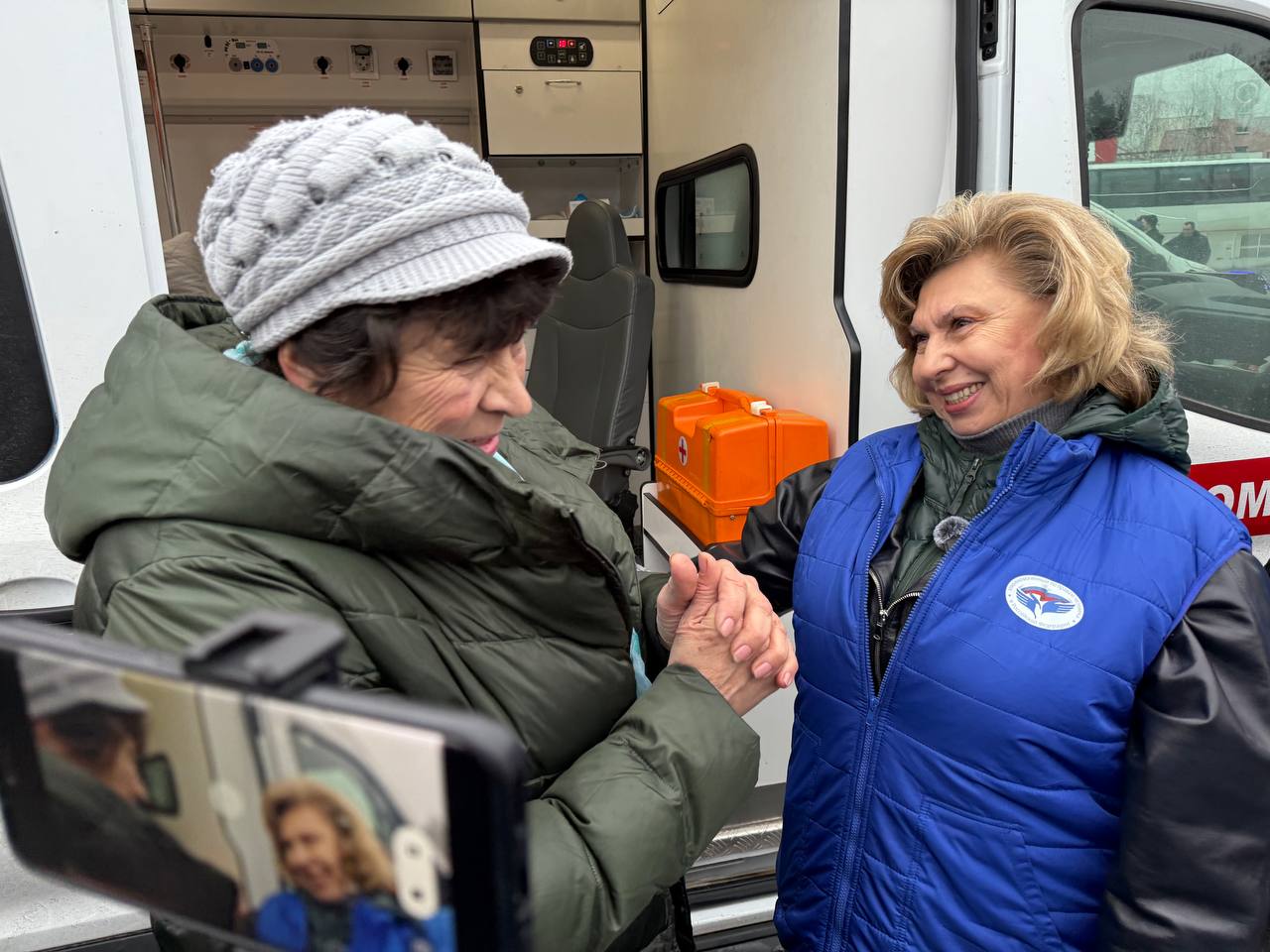 Группа из 15 россиян, находившихся на Украине, воссоединилась со своими семьями в результате гуманитарных переговоров Группа из 15 россиян, находившихся на Украине, воссоединилась со своими семьями в результате гуманитарных переговоров