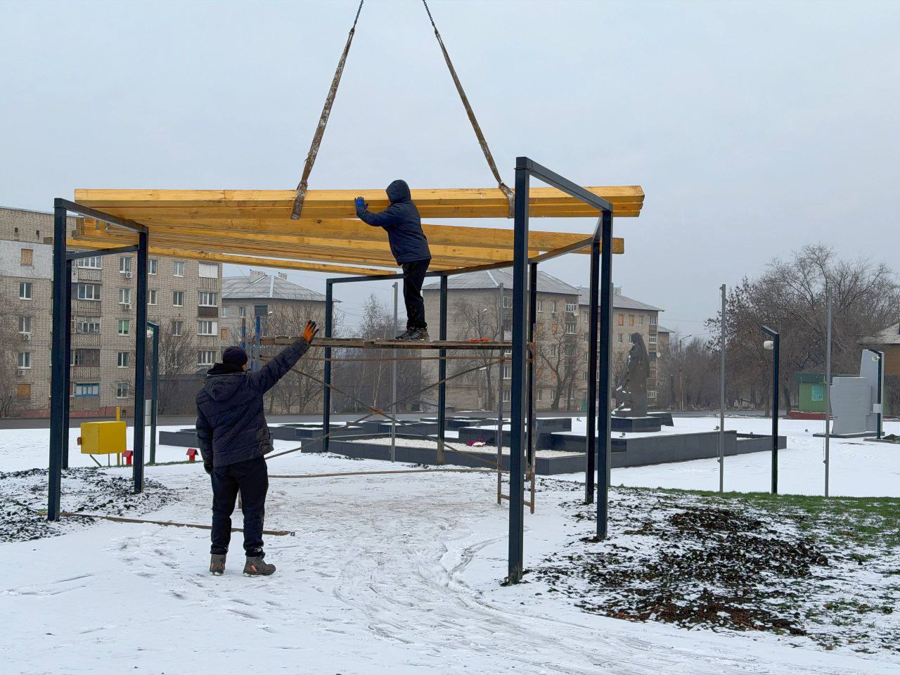 Сергей Колягин: Благоустройство парковой зоны, расположенной за площадью Боевой Славы в Первомайске, приближается к завершению Сергей Колягин: Благоустройство парковой зоны, расположенной за площадью Боевой Славы в Первомайске, приближается к завершению