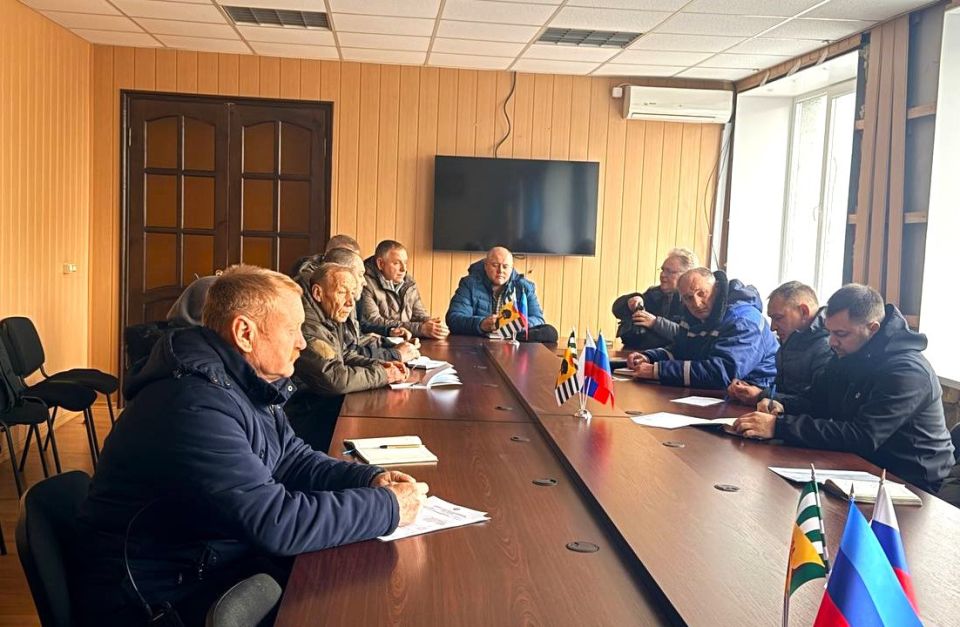 Врип Главы Евгений Шаталин провел рабочее совещание с руководителями коммунальных служб, представителями образования и здравоохранения Врип Главы Евгений Шаталин провел рабочее совещание с руководителями коммунальных служб, представителями образования и здравоохранения