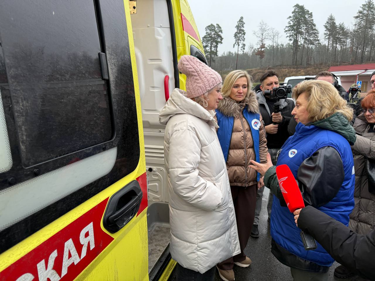 Группа из 15 россиян, находившихся на Украине, воссоединилась со своими семьями в результате гуманитарных переговоров Группа из 15 россиян, находившихся на Украине, воссоединилась со своими семьями в результате гуманитарных переговоров