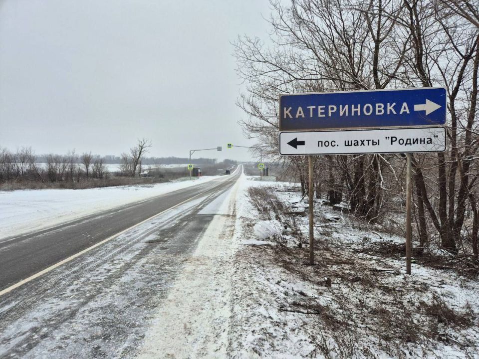 Сергей Колягин: На одном из личных приемов ко мне обратились жители поселка шахты «Родина» города Золотое с вполне обоснованной просьбой: установить указатели с наименованием их населенного пункта, которые помогут водителям... Сергей Колягин: На одном из личных приемов ко мне обратились жители поселка шахты «Родина» города Золотое с вполне обоснованной просьбой: установить указатели с наименованием их населенного пункта, которые помогут водителям...