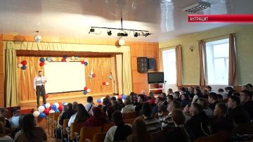 В Антрацитовском колледже информационных технологий и экономики провели традиционное профориентационное мероприятие для школьников «Шаг в будущее»