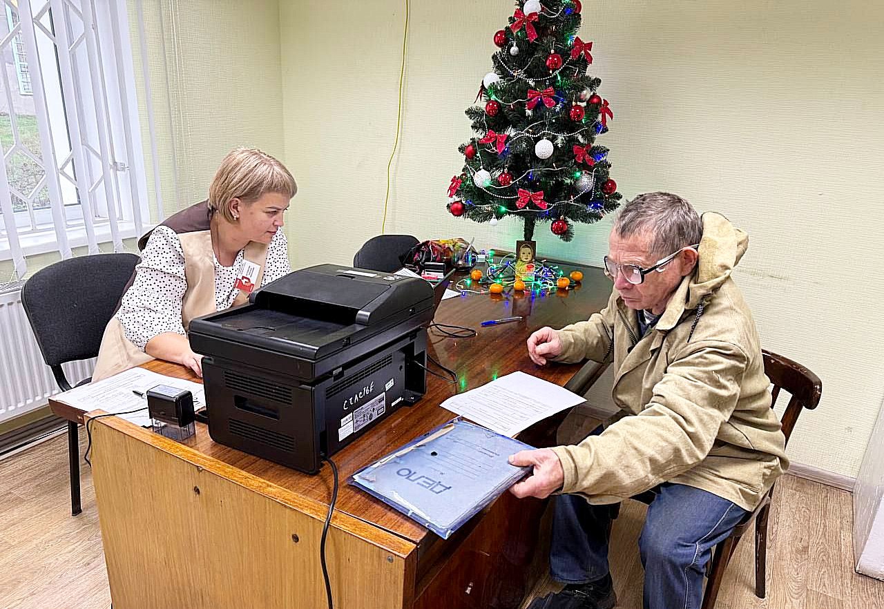 Выездной прием специалистов ГБУ ЛНР «МФЦ» прошел в Станично-Луганском муниципальном округе в пгт Выездной прием специалистов ГБУ ЛНР «МФЦ» прошел в Станично-Луганском муниципальном округе в пгт