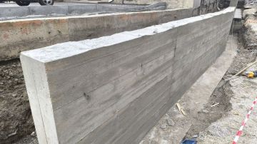 Тюменские строители завершили установку подпорной стены на прилегающей к Краснодонскому ЗАГСу территории