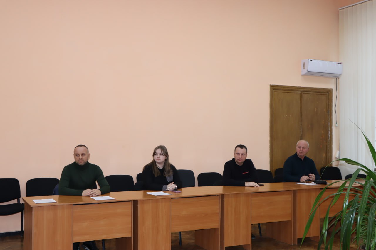 Евгений Бондарь: Совместно с руководителями структурных подразделений Администрации принял участие очередном 42-м заседании Совета Лутугинского муниципального округа I созыва Евгений Бондарь: Совместно с руководителями структурных подразделений Администрации принял участие очередном 42-м заседании Совета Лутугинского муниципального округа I созыва