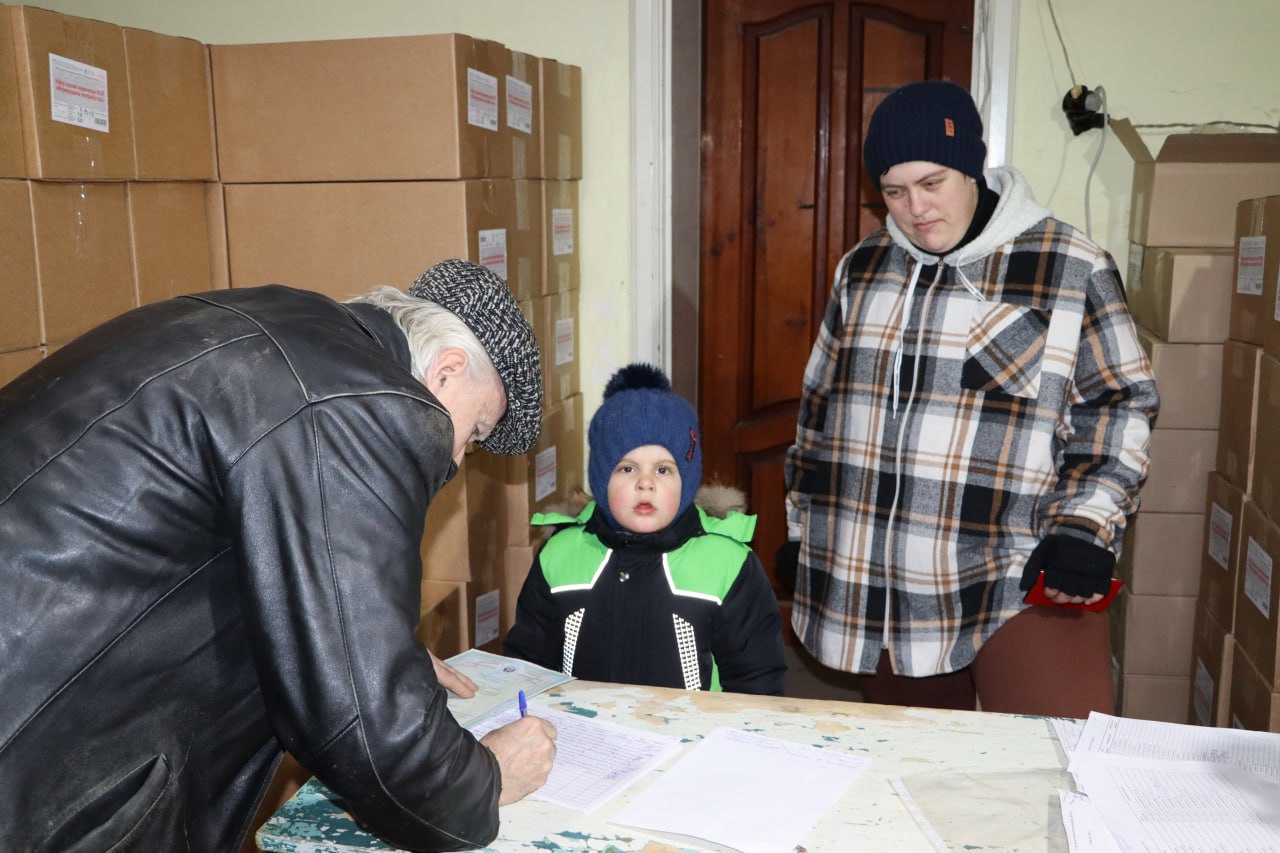 Началась выдача сладких новогодних подарков Началась выдача сладких новогодних подарков