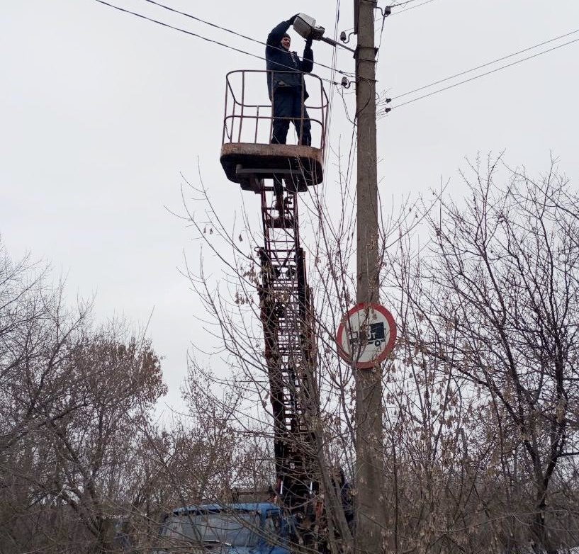 Коммунальные службы проводят работы на территории города