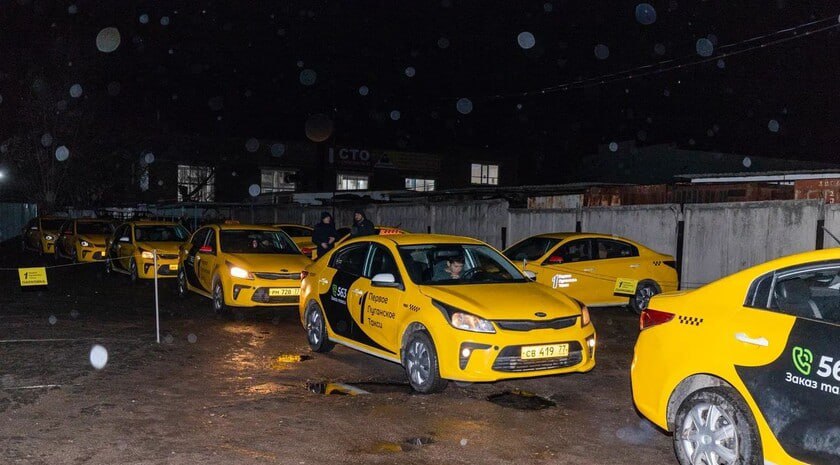 Свыше 1,1 тыс. автомобилей внесено в реестр легковых такси в ЛНР