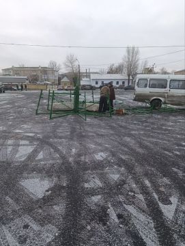 Сегодня в городском округе город Ровеньки дан старт волшебству – началась установка главной городской елки!