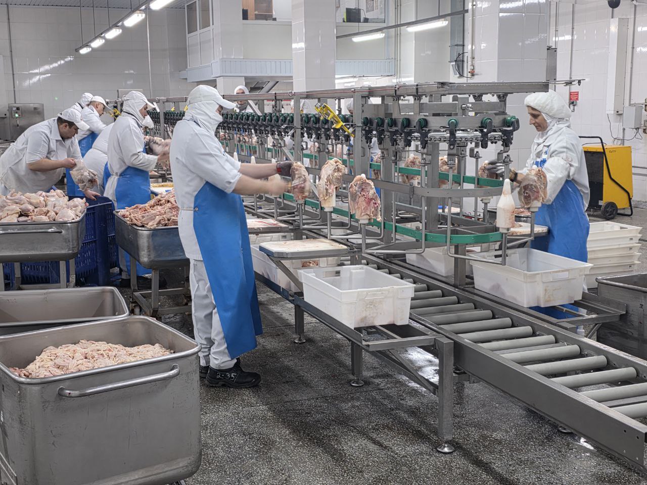 Ольга Бас: Сегодня посетила одно из самых знаковых предприятий нашего региона ООО «Луганский мясокомбинат» Ольга Бас: Сегодня посетила одно из самых знаковых предприятий нашего региона ООО «Луганский мясокомбинат»